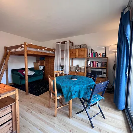 Avec Balcon A Deux Pas De Paris